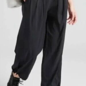 Athleta Black Sweatpants Comfortable lightweight Joggers pull-on Size 14